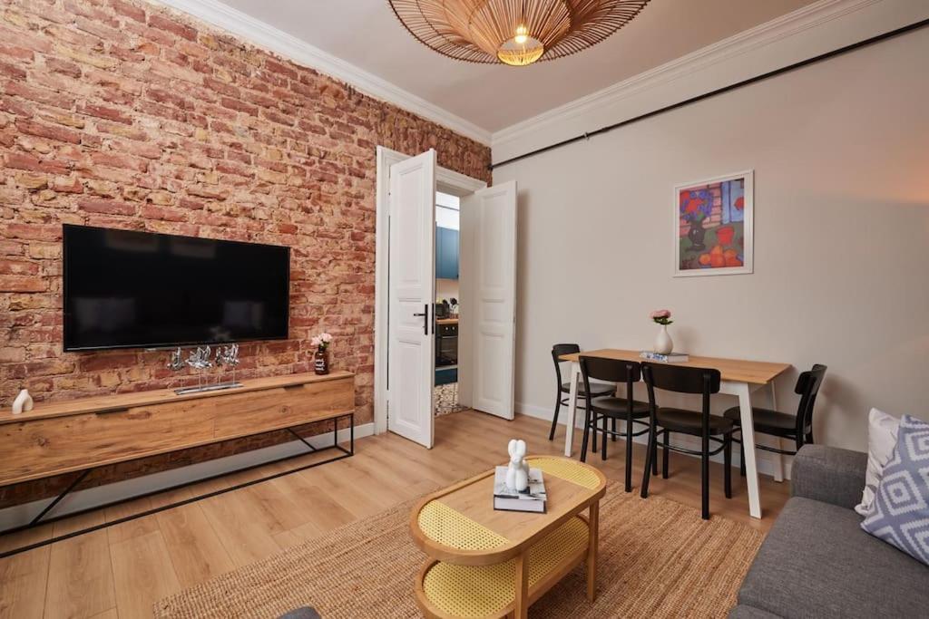 Appartamento Charming 3br 2bath Ac In Center - Santur D8 *